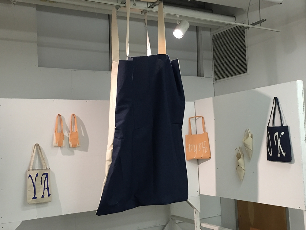 http://nikolascachu.com/files/gimgs/th-7_Big tote resize.jpg